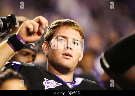 Ottobre 23, 2010 - Fort Worth, Texas, Stati Uniti d'America - TCU cornuto rane giocatori cantare la loro alma matur dopo il gioco tra la TCU cornuto le rane e le Air Force falchi al Amon G. Carter Stadium di Fort Worth, Texas. TCU Beat the Air Force 38-7. (Credito Immagine: © Matt Pearce/Southcreek globale/ZUMApress.com) Foto Stock