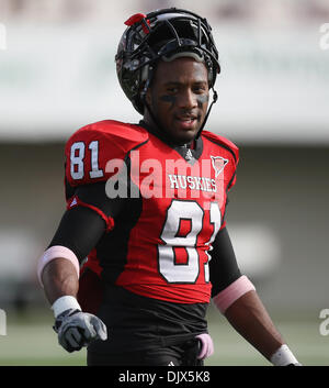 Ottobre 23, 2010 - Dekalb, Illinois, Stati Uniti d'America - Northern Illinois Huskies wide receiver Nathan Palmer (81). La Northern Illinois Huskies sconfitto il Michigan centrale Chippewas 33 - 7 a Huskie Stadium. (Credito Immagine: © Giovanni Fisher/Southcreek globale/ZUMApress.com) Foto Stock