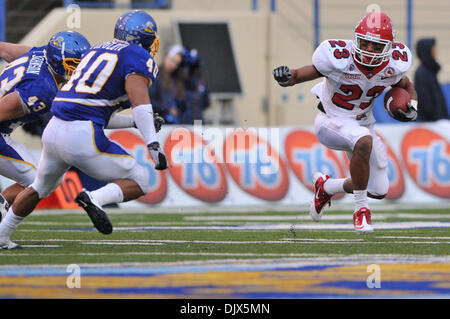 Ottobre 23, 2010 - San Jose, California, Stati Uniti - Stato di Fresno Bulldogs running back A.J. ELLIS (#23) porta la palla durante il sabato il gioco a Spartan Stadium. Fresno stato sconfitto San Jose State 33-18. (Credito Immagine: © Scott Beley/Southcreek globale/ZUMApress.com) Foto Stock