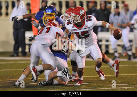 Ottobre 23, 2010 - San Jose, California, Stati Uniti - Stato di Fresno Bulldogs quarterback RYAN COLBURN (#15) codifica durante Sabato il gioco a Spartan Stadium. Fresno stato sconfitto San Jose State 33-18. (Credito Immagine: © Scott Beley/Southcreek globale/ZUMApress.com) Foto Stock