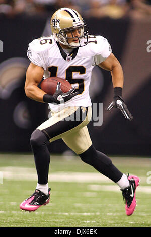 Oct 24, 2010: New Orleans Saints wide receiver lancia Moore (16) durante l'azione di gioco tra New Orleans Saints e i Cleveland Browns presso la Louisiana Superdome di New Orleans, in Louisiana. Browns vincere 30-17. (Credito Immagine: © Donald pagina/Southcreek globale/ZUMApress.com) Foto Stock