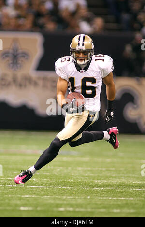 Oct 24, 2010: New Orleans Saints wide receiver lancia Moore (16) durante l'azione di gioco tra New Orleans Saints e i Cleveland Browns presso la Louisiana Superdome di New Orleans, in Louisiana. Browns vincere 30-17. (Credito Immagine: © Donald pagina/Southcreek globale/ZUMApress.com) Foto Stock