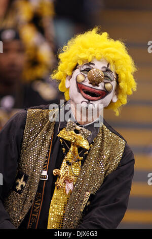 Oct 24, 2010: A New Orleans Saints Fan mostra la sua delusione durante l'azione di gioco tra New Orleans Saints e i Cleveland Browns presso la Louisiana Superdome di New Orleans, in Louisiana. Browns vincere 30-17. (Credito Immagine: © Donald pagina/Southcreek globale/ZUMApress.com) Foto Stock