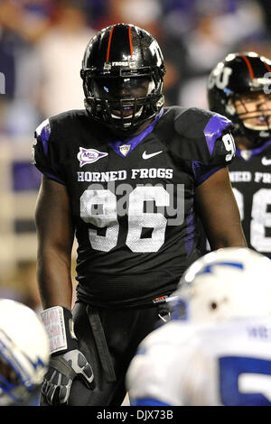 Ottobre 24, 2010 - Amon G. Carter Stadium, Texas, Stati Uniti d'America - 23 Ottobre 2010: TCU cornuto rane difensivo fine Wayne Daniels (96) durante il gioco tra le Air Force Academy falchi ed il Texas Christian University cornuto rane a Amon G. Carter Stadium di Fort Worth, Texas. TCU vince contro Air Force 38-7. (Credito Immagine: © Patrick Green/Southcreek globale/ZUMApress. Foto Stock