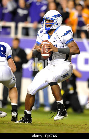 Ottobre 24, 2010 - Amon G. Carter Stadium, Texas, Stati Uniti d'America - 23 Ottobre 2010: Air Force Falcons quarterback Tim Jefferson (7) durante il gioco tra le Air Force Academy falchi ed il Texas Christian University cornuto rane a Amon G. Carter Stadium di Fort Worth, Texas. TCU vince contro Air Force 38-7. (Credito Immagine: © Patrick Green/Southcreek globale/ZUMApress.co Foto Stock