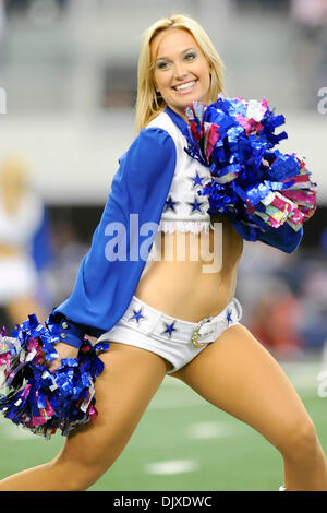 Ottobre 31, 2010 - Arlington, Texas, Stati Uniti d'America - Dallas Cowboys Cheerleaders durante l'azione di gioco come Jacksonville Jaguars rout Dallas Cowboys 35-17 a cowboy Stadium di Arlington, Texas. (Credito Immagine: © Steven Leija/Southcreek globale/ZUMApress.com) Foto Stock