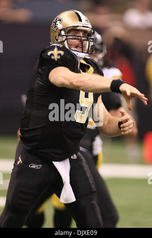 Oct 31, 2010: New Orleans Saints quarterback Drew Brees (9) lancia la palla durante l'azione di gioco tra New Orleans Saints e Pittsburgh Steelers presso la Louisiana Superdome di New Orleans, in Louisiana. I Santi hanno vinto 20-10. (Credito Immagine: © Donald pagina/Southcreek globale/ZUMApress.com) Foto Stock