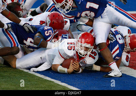 Ott 9, 2010: stato di Fresno quarterback Ryan Colburn (15)giunchi per un touchdown durante l'azione di gioco tra il Raschino di Fresno membro Bulldogs e la Louisiana Tech Bulldogs a Joe Aillet Stadium di Ruston, Louisiana. Fresno stato vinto 40-34. (Credito Immagine: © Donald pagina/Southcreek globale/ZUMApress.com) Foto Stock