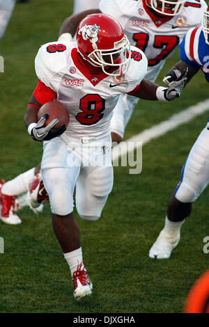 Ott 9, 2010: stato di Fresno running back Robbie Rouse (8) corre la sfera durante l'azione di gioco tra il Raschino di Fresno membro Bulldogs e la Louisiana Tech Bulldogs a Joe Aillet Stadium di Ruston, Louisiana. Fresno stato vinto 40-34. (Credito Immagine: © Donald pagina/Southcreek globale/ZUMApress.com) Foto Stock