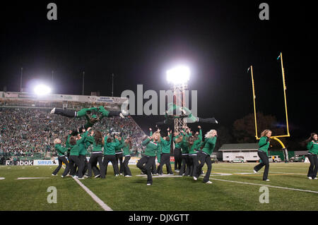 Nov. 6, 2010 - Regina, Saskatchewan, Canada - La Saskatchewan Roughriders cheerleaders in azione durante la Saskatchewan RoughrIders vs Edmonton Eskimos gioco a mosaico Stadium di Regina. La Saskatchewan Roughriders sconfitto il Edmonton Eskimos da 31-23. (Credito Immagine: © Derek Mortensen/Southcreek globale/ZUMApress.com) Foto Stock