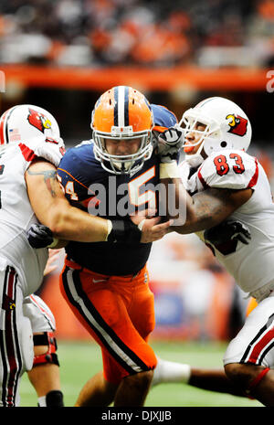 6 Novembre 2010: Louisville sconfitto Siracusa 28-20 al Carrier Dome in Syracuse, New York. Siracusa wide receiver Marcus vendite (5) in azione contro Louisville.(Immagine di credito: © Alan Schwartz/Cal Sport Media/ZUMApress.com) Foto Stock