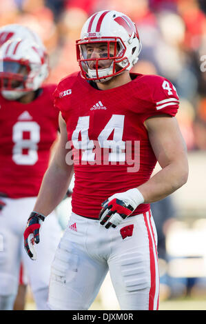 Madison, Wisconsin, Stati Uniti d'America. 30 Novembre, 2013. Novembre 30, 2013: Wisconsin Badgers linebacker Chris Borland #44 durante il NCAA Football gioco tra la Penn State Nittany Lions e il Wisconsin Badgers a Camp Randall Stadium di Madison, WI. Penn State sconfitto Wisconsin 31-24. John Fisher/CSM/Alamy Live News Foto Stock