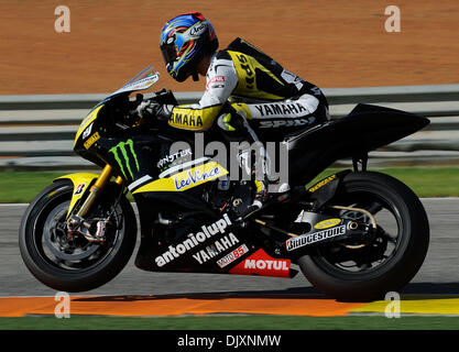 Nov. 10, 2010 - Valencia, RM, Italia - Valencia primo test MotoGP del 2011, Yamaha Tech 3 pilota Colin Edwards (credito Immagine: © Andrea Ranalli/Southcreek globale/ZUMApress.com) Foto Stock