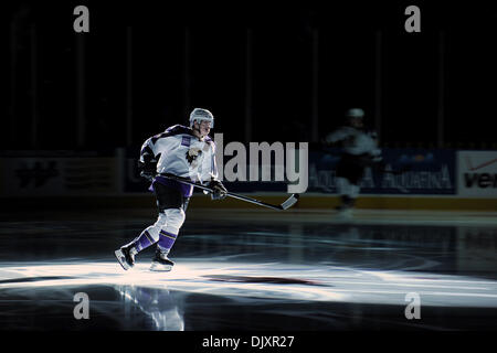 Nov. 12, 2010 - Manchester, New Hampshire, Stati Uniti d'America - Prima volta quest anno i monarchi hanno tre back to back giochi a casa contro i loro rivali di divisione. Stasera hanno ospitano squali. (Credito Immagine: © Jim Melito/Southcreek globale/ZUMApress.com) Foto Stock