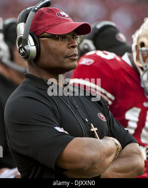 Nov. 14, 2010 - San Francisco, CA, Stati Uniti d'America - San Francisco 49ers vs St Louis Rams al Candlestick Park domenica 14 novembre, 2010. 49ers allenatore Mike Singletary. . 49ers battere Rams del lavoro straordinario 23-20 (credito Immagine: © Al Golub/ZUMApress.com) Foto Stock