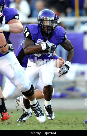 Nov. 14, 2010 - Amon G. Carter Stadium, Texas, Stati Uniti d'America - 13 Novembre 2010: TCU cornuto rane running back ed Wesley (34) durante il gioco tra la San Diego State University gli Aztechi e la Texas Christian University cornuto rane a Amon G. Carter Stadium di Fort Worth, Texas. TCU vincere contro su San Diego State 40-35. (Credito Immagine: © Patrick Green/Southcreek Gl Foto Stock