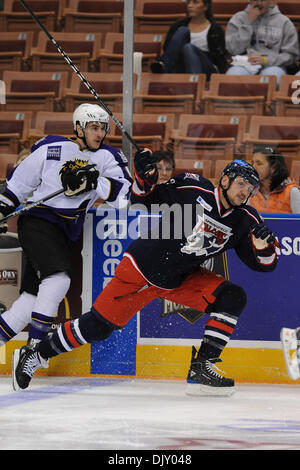 Nov. 14, 2010 - Manchester, New Hampshire, Stati Uniti d'America - monarchi Manchester ha segnato tre gol nel terzo periodo e andare su una 4-2 vincere durante il terzo del gioco. (Credito Immagine: © Jim Melito/Southcreek globale/ZUMApress.com) Foto Stock