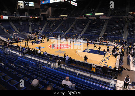 Nov. 16, 2010 - Hartford, Connecticut, Stati Uniti d'America - #2 Baylor e #1 Connecticut warm up prima che la punta fuori dello Stato Farm Tip-Off Classic XL Center. (Credito Immagine: © Geoff Bolte/Southcreek globale/ZUMApress.com) Foto Stock