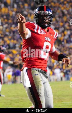 Nov. 20, 2010 - Baton Rouge, Louisiana, Stati Uniti d'America - Geremia Masoli #8 dell'Università del Mississippi. La LSU sconfitto la University of Mississippi 43 - 36 a Tiger Stadium il 20 novembre 2010 a Baton Rouge, Louisiana. (Credito Immagine: © Stacy Revere/Southcreek globale/ZUMAPRESS.com) Foto Stock