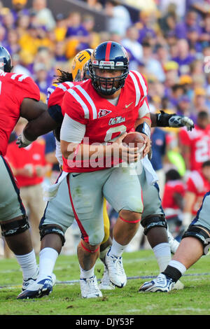 Nov. 20, 2010 - Baton Rouge, Louisiana, Stati Uniti d'America - Geremia Masoli #8 dell'Università del Mississippi. La LSU sconfitto la University of Mississippi 43 - 36 a Tiger Stadium il 20 novembre 2010 a Baton Rouge, Louisiana. (Credito Immagine: © Stacy Revere/Southcreek globale/ZUMAPRESS.com) Foto Stock