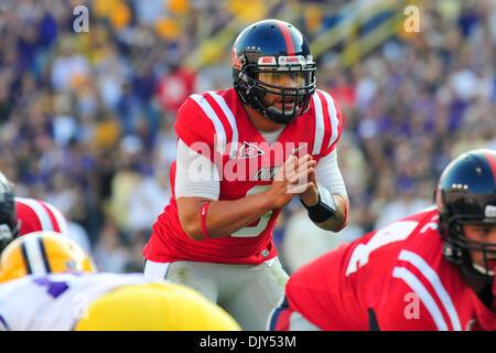 Nov. 20, 2010 - Baton Rouge, Louisiana, Stati Uniti d'America - Geremia Masoli #8 dell'Università del Mississippi. La LSU sconfitto la University of Mississippi 43 - 36 a Tiger Stadium il 20 novembre 2010 a Baton Rouge, Louisiana. (Credito Immagine: © Stacy Revere/Southcreek globale/ZUMAPRESS.com) Foto Stock