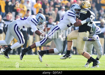 Nov. 20, 2010 - Boulder, Colorado, Stati Uniti d'America - l'Università del Colorado bufali Arthur Jafee (22) ottiene pista combattuta contro i Kansas State Wildcats presso Folsom campo. Colorado sconfitto Kansas State 44-36. (Credito Immagine: © Michael Furman/Southcreek globale/ZUMAPRESS.com) Foto Stock