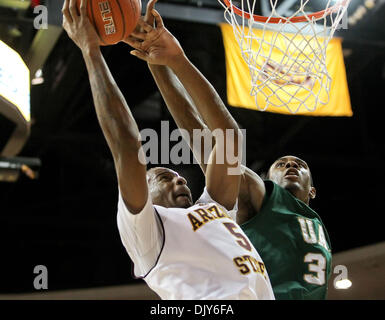 Nov. 20, 2010 - Tempe, Arizona, Stati Uniti d'America - ASU Freshman Kyle Caino (5) ha segnato 14 punti nel suo secondo gioco del suo collegio di carriera. (Credito Immagine: © Bruce Yeung Southcreek/Global/ZUMAPRESS.com) Foto Stock