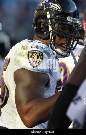 Novembre 21, 2010; Baltimore Ravens linebacker Terrell Suggs (55) presso la Bank of America Stadium di Charlotte, NC. Il punteggio finale viene Baltimore 37- Carolina 13. . Jim Dedmon/CSM(Immagine di credito: © Jim Dedmon/Cal Sport Media/ZUMAPRESS.com) Foto Stock