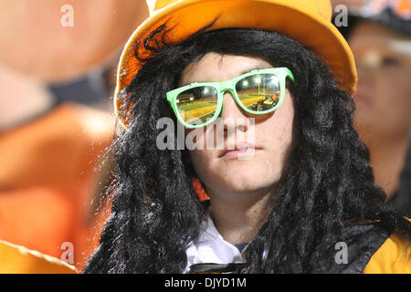 Nov. 27, 2010 - Stillwater, Oklahoma, Stati Uniti d'America - deluso OSU ventola durante l'azione del gioco. Oklahoma sconfigge Oklahoma State nella battaglia di bordello con un punteggio di 47-41 nel gioco a Boones Pickens Stadium. (Credito Immagine: © Derden Abete rosso/Southcreek globale/ZUMAPRESS.com) Foto Stock