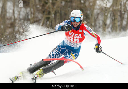 Nov. 28, 2010 - Aspen, Colorado, Stati Uniti - DUKE HALLEY degli Stati Uniti durante la prima esecuzione di Audi Alpino FIS Coppa del Mondo di Slalom speciale femminile gara di sci ad Aspen Mountain Resort in Aspen, Colorado, Stati Uniti d'America 28 novembre. (Credito Immagine: © ZUMA Ralph Lauer/ZUMAPRESS.com) Foto Stock