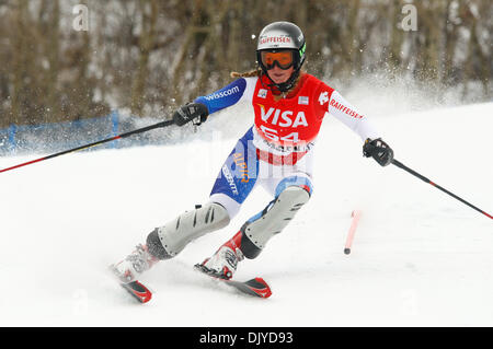 Nov. 28, 2010 - Aspen, Colorado, Stati Uniti - LARA GUTT della Svizzera durante la prima esecuzione di Audi Alpino FIS Coppa del Mondo di Slalom speciale femminile gara di sci ad Aspen Mountain Resort in Aspen, Colorado, Stati Uniti d'America 28 novembre. (Credito Immagine: © ZUMA Ralph Lauer/ZUMAPRESS.com) Foto Stock