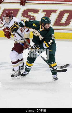 Nov. 28, 2010 - Chestnut Hill, Massachusetts, Stati Uniti d'America - BC e Vermont dividere le due precedenti riunioni betweens il team a metà novembre. Il Boston College alla fine del primo periodo di piombo 1-0 Vermont avanti Defensemanowning Jack (#21) (credito Immagine: © Jim Melito/Southcreek globale/ZUMAPRESS.com) Foto Stock