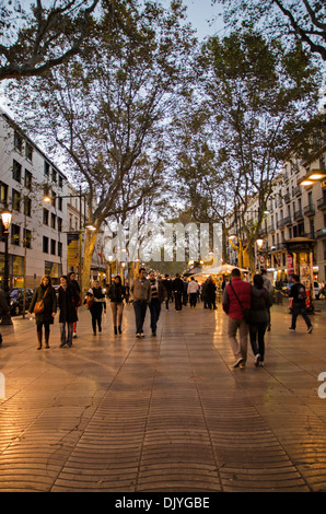 Las Ramblas in serata, Barcellona, Spagna Foto Stock