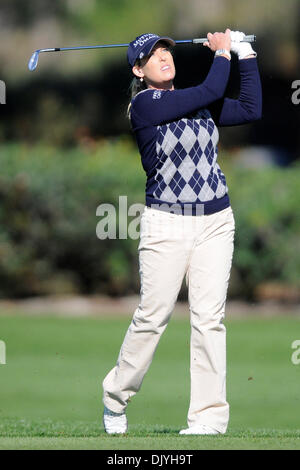 Dicembre 2, 2010 - Orlando, Florida, Stati Uniti d'America - Christie Kerr rip a un ferro da stiro a verde durante il primo round azione al LPGA Tour campionato a Grand Cypress Golf Club a Orlando, Kerr finito di -1 e legati per il 8° posto. (Credito Immagine: © Brad Barr/Southcreek globale/ZUMAPRESS.com) Foto Stock