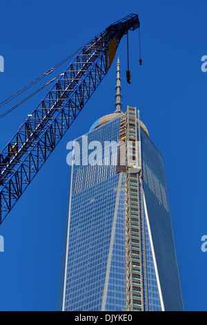 One World Trade Center ( 1 WTC ) la costruzione di edifici con gru, New York. America Foto Stock