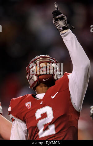 Il 4 dicembre, 2010 - Pullman, Washington, Stati Uniti d'America - Washington State Cougars wide receiver Daniel Blackledge (2) pinds al cielo dopo aver segnato un touchdown durante il gioco tra Stato di Washington e la University of Washington a Martin Stadium in pullman, WA. Washington ha sconfitto il Washington State 35-28. (Credito Immagine: © Steven Bisig/Southcreek globale/ZUMAPRESS.com) Foto Stock