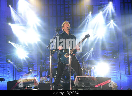 Ischgl, Austria. 30 Novembre, 2013. Band canadese Nickelback esegue a Ischgl, in Austria, 30 novembre 2013. La band ha suonato in occasione della prossima apertura della stagione sciistica. Foto: Felix Hoerhager/dpa/Alamy Live News Foto Stock