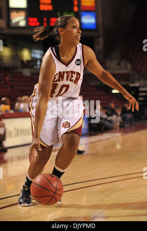 Dicembre 5, 2010 - Denver, Colorado, Stati Uniti d'America - Denver's Brianna Culberson (40) unità nella prima metà del gioco. I pionieri di Denver portano la #23 Vanderbilt Commodores da parte di un cliente di 29-28 a metà in corrispondenza Magness Arena. (Credito Immagine: © Andrew Fielding/Southcreek globale/ZUMAPRESS.com) Foto Stock