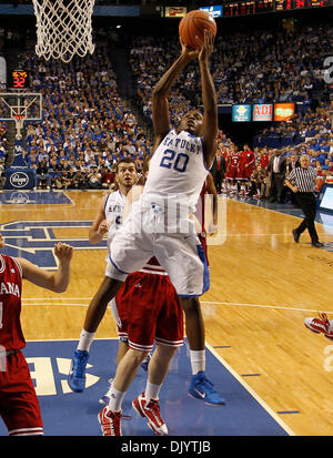 Dic. 11, 2010 - Lexington, Kentucky, Stati Uniti d'America - Kentucky Wildcats guard Doron Lamb (20) messo in due dei suoi 9 punti come Kentucky sconfitto Indiana 81-62 sabato 11 dicembre 2010 in Lexington, KY. Foto di Mark Cornelison | Personale. (Credito Immagine: © Lexington Herald-Leader/ZUMAPRESS.com) Foto Stock