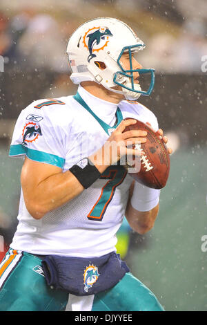 Il 12 Dic. 2010 - East Rutherford, New Jersey, Stati Uniti d'America - Miami Dolphins quarterback Chad Henne (7) in azione durante l'AFC East match tra i delfini di Miami e la New York dei getti sul nuovo Meadowlands Stadium di East Rutherford, New Jersey Miami sconfigge New York 10 a 6. (Credito Immagine: © Brooks von Arx/Southcreek globale/ZUMAPRESS.com) Foto Stock