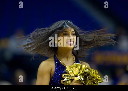 Dic. 14, 2010 - Baton Rouge, Louisiana, Stati Uniti d'America - 14 dicembre 2010: Texas Southern presso la LSU; la LSU Tiger ragazze intrattenere la folla durante il gioco; LSU ha vinto il gioco 77-47, Baton Rouge, Louisiana (credito Immagine: © Giovanni Korduner/Southcreek globale/ZUMAPRESS.com) Foto Stock