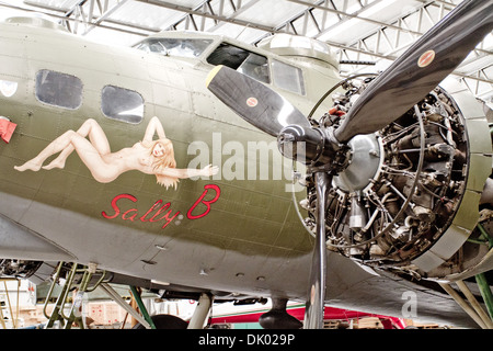 Sally B di navigabilità Boeing B-17G Flying Fortress presso l'Imperial War Museum Duxford REGNO UNITO Foto Stock