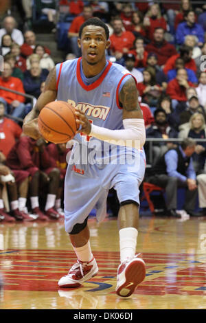 20 dicembre 2010 - Gli accordi di Dayton, Ohio, Stati Uniti - Volantini di Dayton in avanti Chris Johnson (4) cerca di passare nella seconda metà del gioco tra Winthrop e gli accordi di Dayton all'UD Arena, Dayton, Ohio. Gli accordi di Dayton sconfitto Winthrop 73-58 (credito Immagine: © Scott Stuart/Southcreek globale/ZUMAPRESS.com) Foto Stock