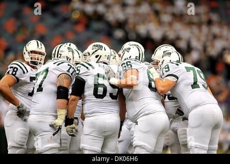 Dic. 20, 2010 - New Orleans, Louisiana, Stati Uniti d'America - 18 dicembre 2010: Ohio Bobcats reato durante il 2010 R+L vettori New Orleans ciotola che ha caratterizzato la Ohio University Bobcats e Troy University Trojan al Superdome di New Orleans, LA. Troy vincere contro Ohio 48-21. (Credito Immagine: © Patrick Green/Southcreek globale/ZUMAPRESS.com) Foto Stock