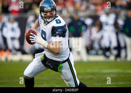 Dic. 26, 2010 - Tampa, Florida, Stati Uniti d'America - Seattle Seahawks quarterback Matt Hasselbeck (8) codifica sul terzo e obiettivo..I bucanieri di Tampa portano i Seattle Seahawks 17-7 (credito Immagine: © Anthony Smith/Southcreek globale/ZUMAPRESS.com) Foto Stock