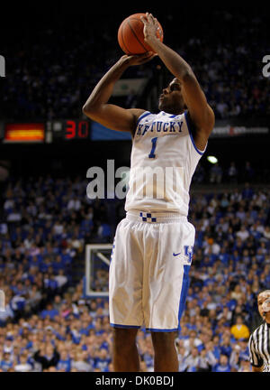 Dic. 28, 2010 - Lexington, Kentucky, Stati Uniti d'America - Kentucky Wildcats guard Dario Miller (1) messo in due dei suoi 7 punti come il Kentucky ha giocato Coppin membro martedì 28 dicembre 2010 in Lexington, KY. Foto di Mark Cornelison | Personale. (Credito Immagine: © Lexington Herald-Leader/ZUMAPRESS.com) Foto Stock