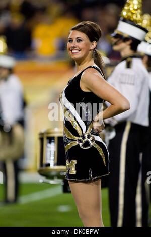 Dic. 28, 2010 - Tempe, Arizona, Stati Uniti d'America - Missouri cheerleader che rappresentano. (Credito Immagine: © Dean Henthorn/Southcreek globale/ZUMAPRESS.com) Foto Stock