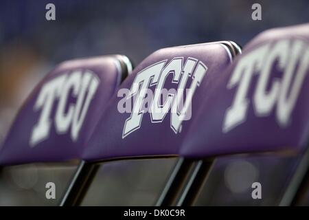 Dic. 28, 2010 - Fort Worth, Texas, USA - TCU cornuto rane panchina dei giocatori. A metà, TCU conduce Chicago membro 47-32 a Amon G. Carter Stadium. (Credito Immagine: © Andrew Dieb/Southcreek globale/ZUMAPRESS.com) Foto Stock