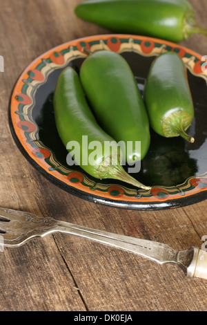 Jalapeno peperoncini verdi ingredienti popolari in Messico e dell'America latina Foto Stock