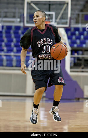 Dic. 30, 2010 - Fort Worth, Texas, USA - Texas Southern Lady Tigers Guard Sierra Highgate #10 in azione contro la TCU cornuto rane. TCU sconfigge il Texas Southern 76-55 a Amon G. Carter Stadium. (Credito Immagine: © Andrew Dieb/Southcreek globale/ZUMAPRESS.com) Foto Stock